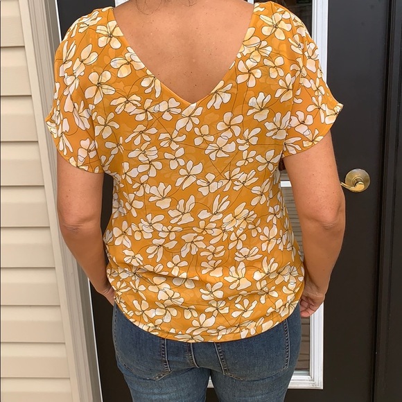 Orange and white t-shirt - Picture 2 of 2